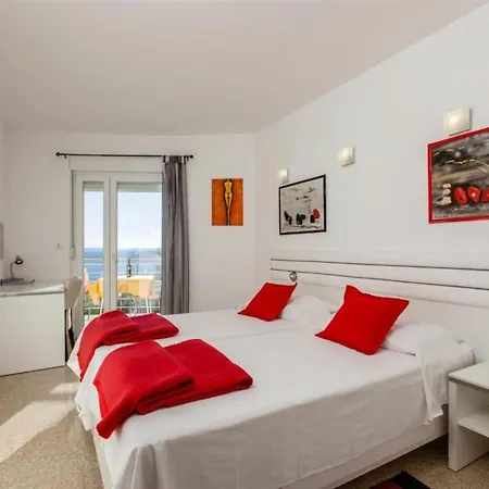 Comfy With Its Own Balcony Apartman