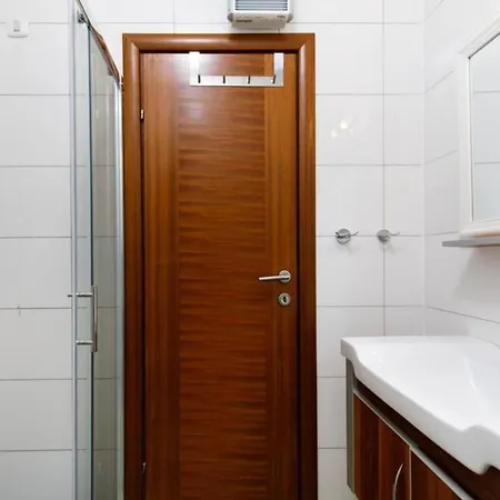 Appartement Comfy With Its Own Balcony Split