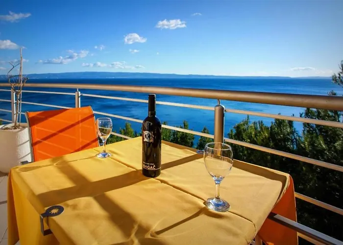 Comfy With Its Own Balcony Apartman *