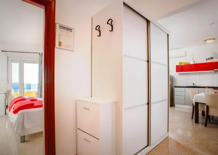 Comfy With Its Own Balcony Apartman *